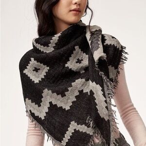 Wilfred Merino Wool Triangle Black and Gray Geometric Scarf